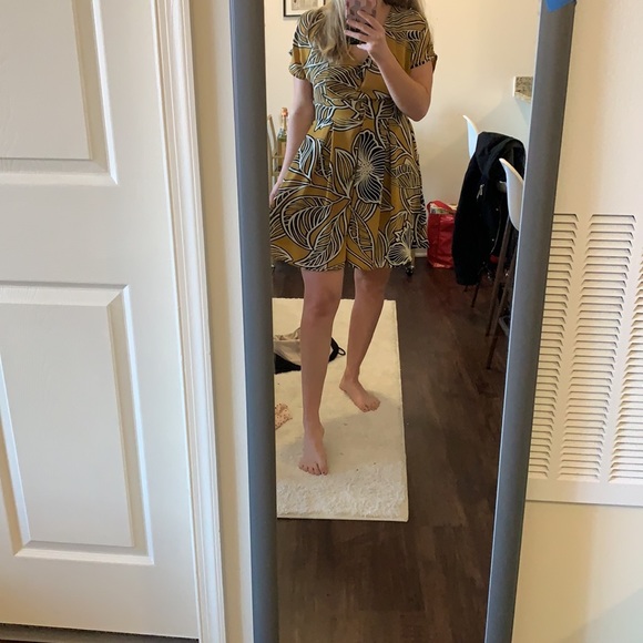 Barely worn dress! - Picture 3 of 3